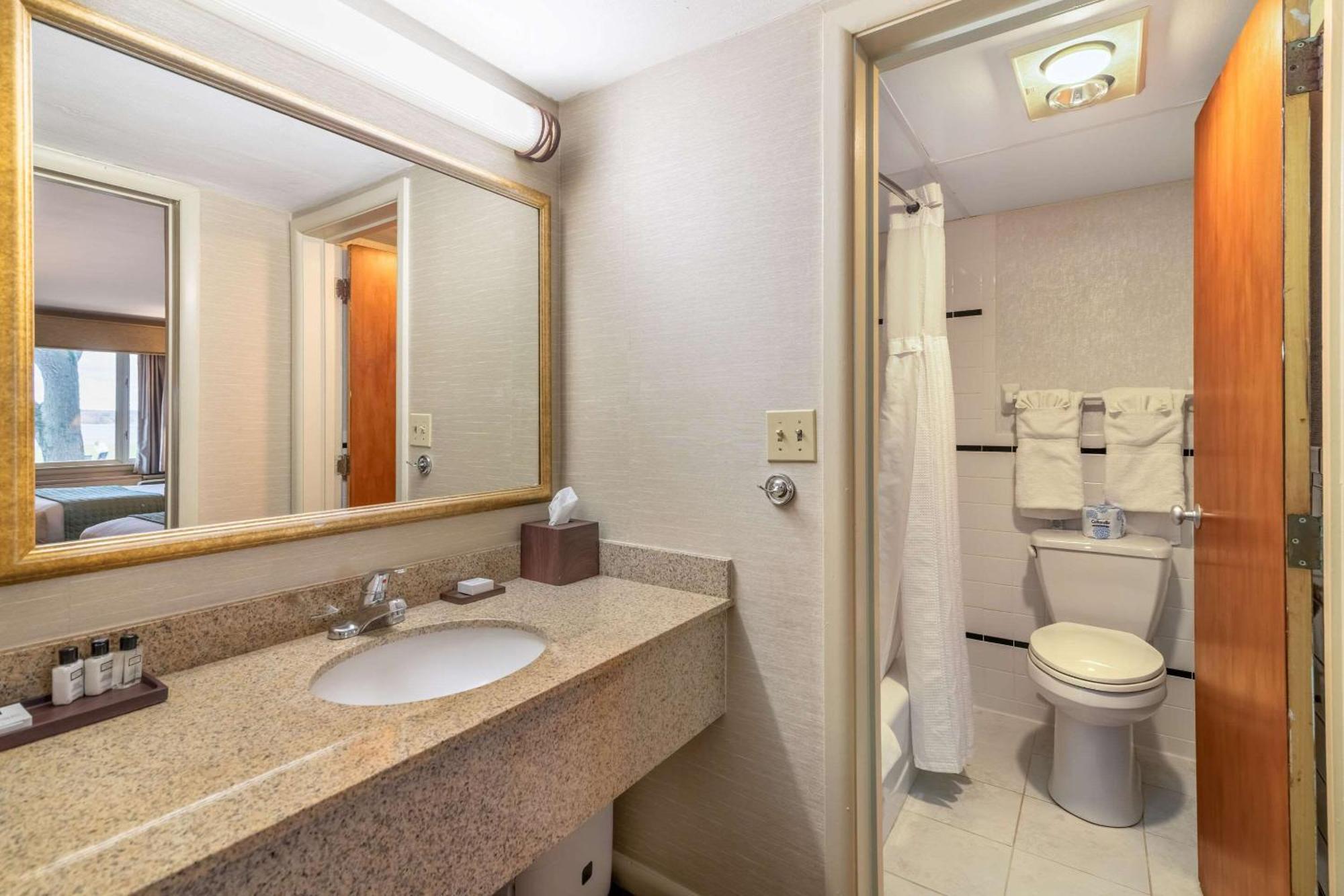 The Inn At Gran View Ogdensburg, Ascend Hotel Collection Bagian luar foto